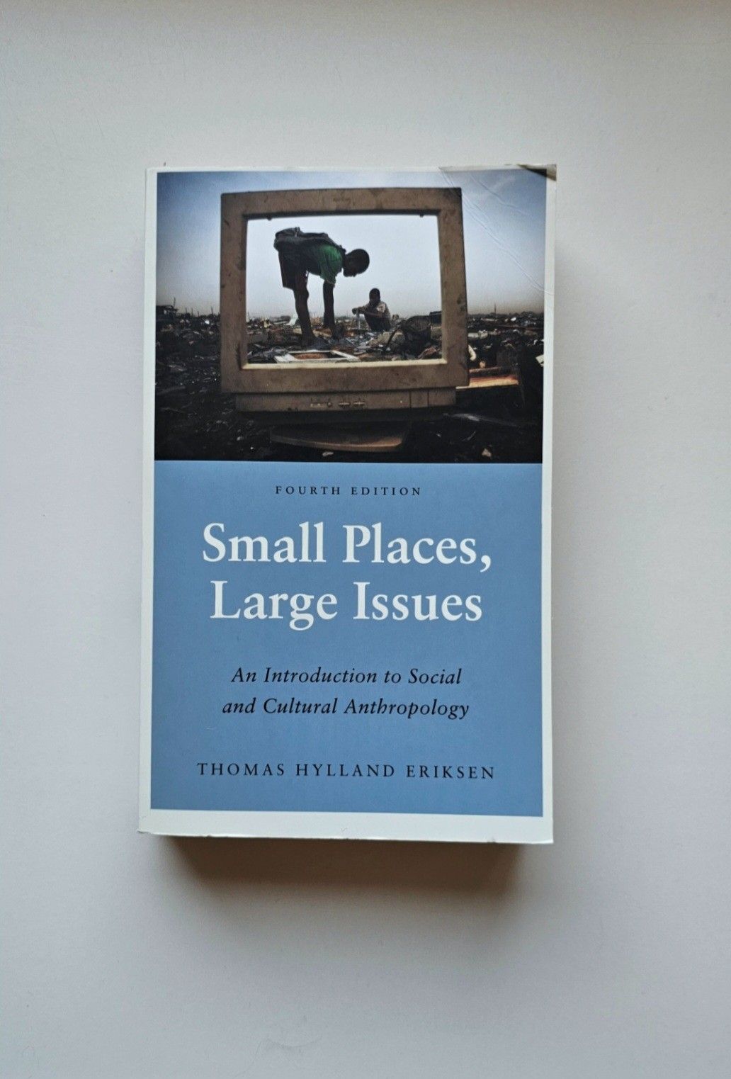 Small Places Large Issues Forfatter Thomas Hylland Eriksen Finn