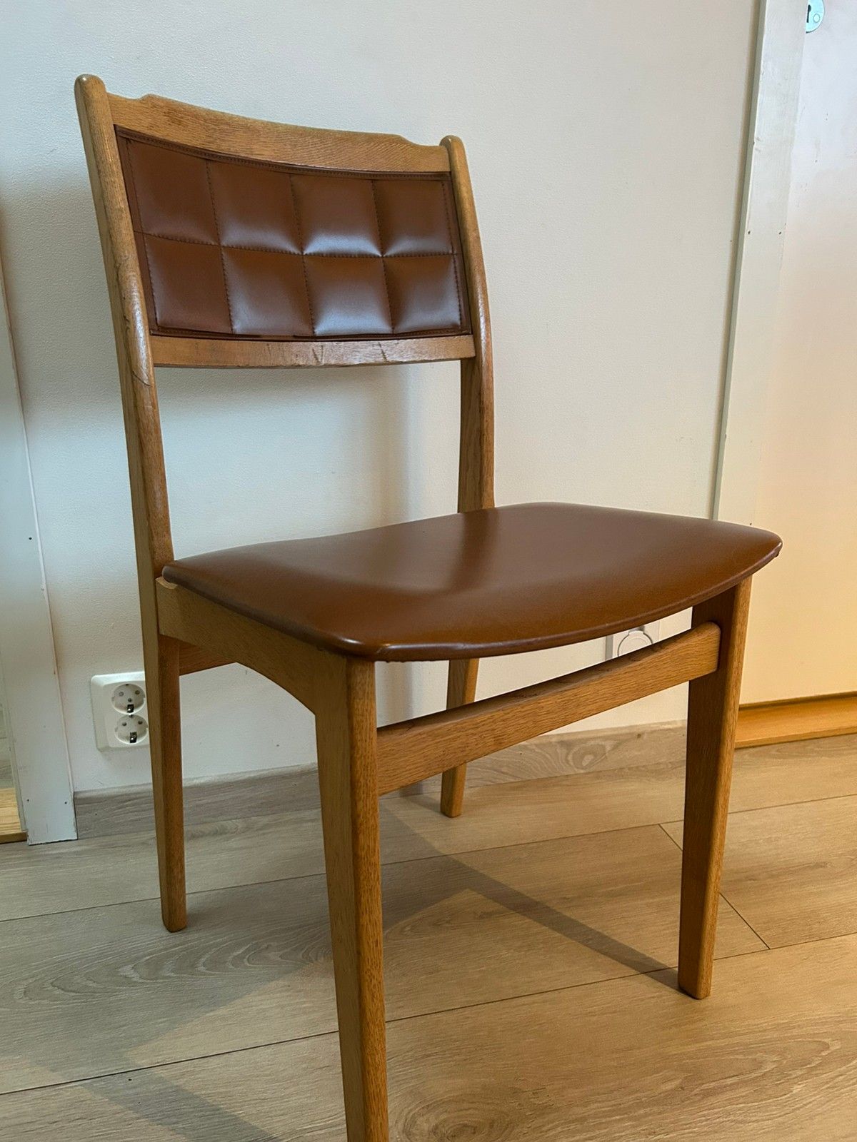 Fem Retro Spisestoler Med Cognac Farget Skinn Finn Torget