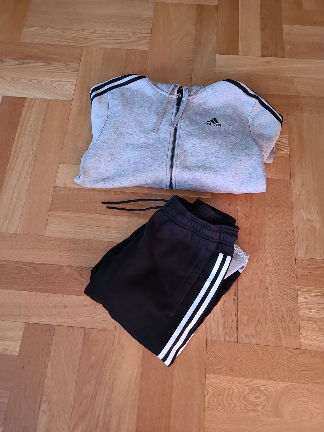 Adidas hettegenser m glidelås og joggebukse str S FINN torget