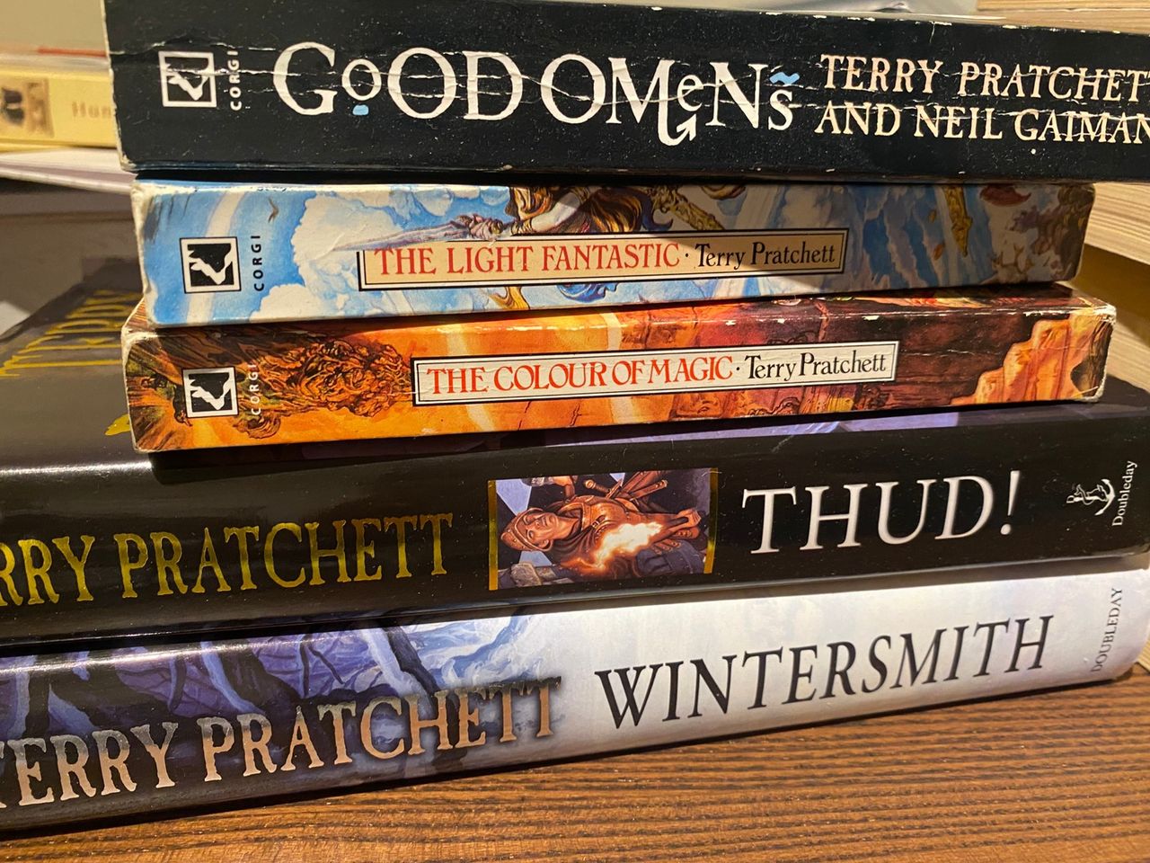 Terry Pratchett bøker FINN torget