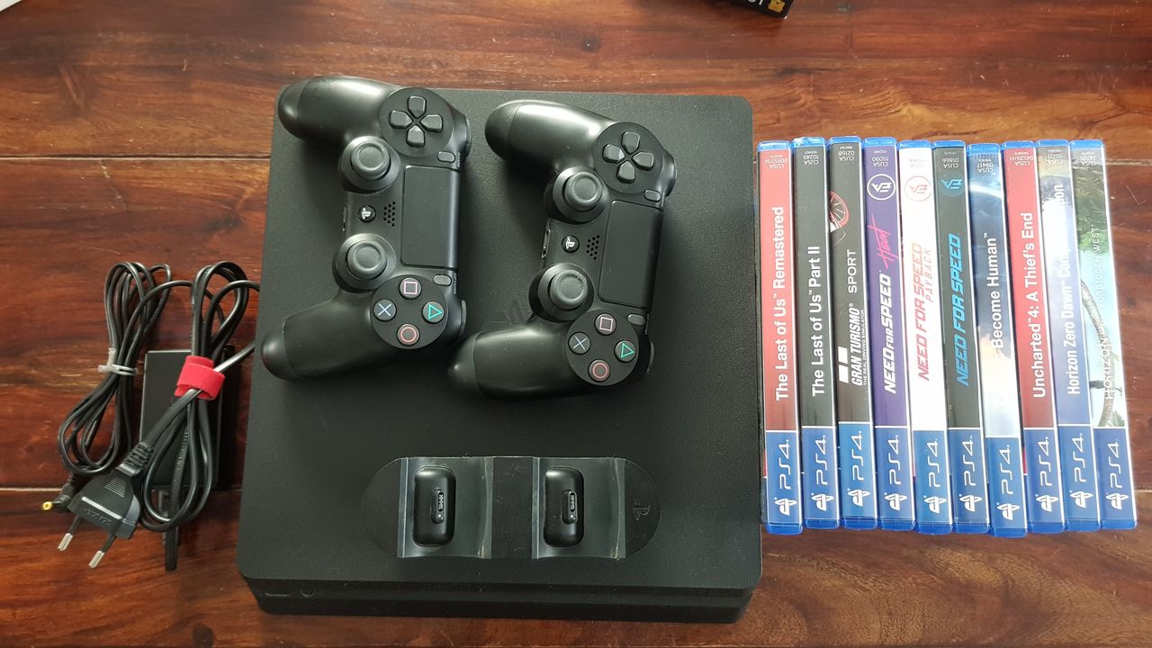 Sony PS4 Med 10 Spill FINN Torget