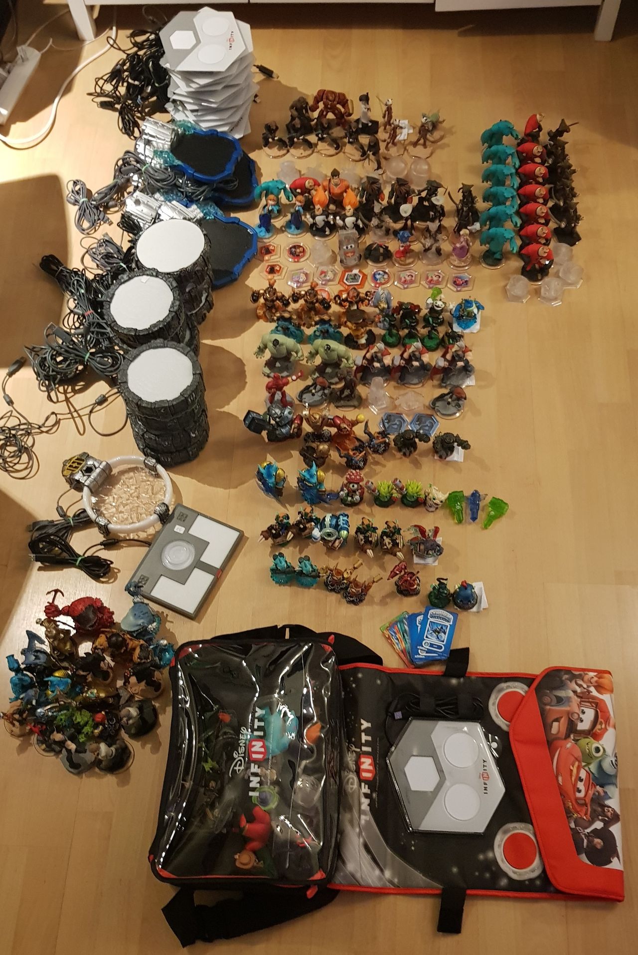 Skylanders Og Disney Infinity Figurer Portal Og Spill Selges Samlet