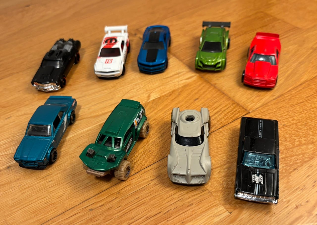 Hot Wheels Samling Av 9 Lekebiler I Forskjellige Farger Og Modeller