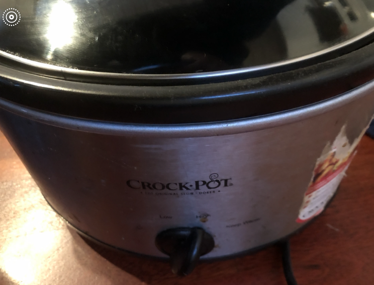 Crockpot kaffepress tallerker bestikk skåler kopper og tårteform