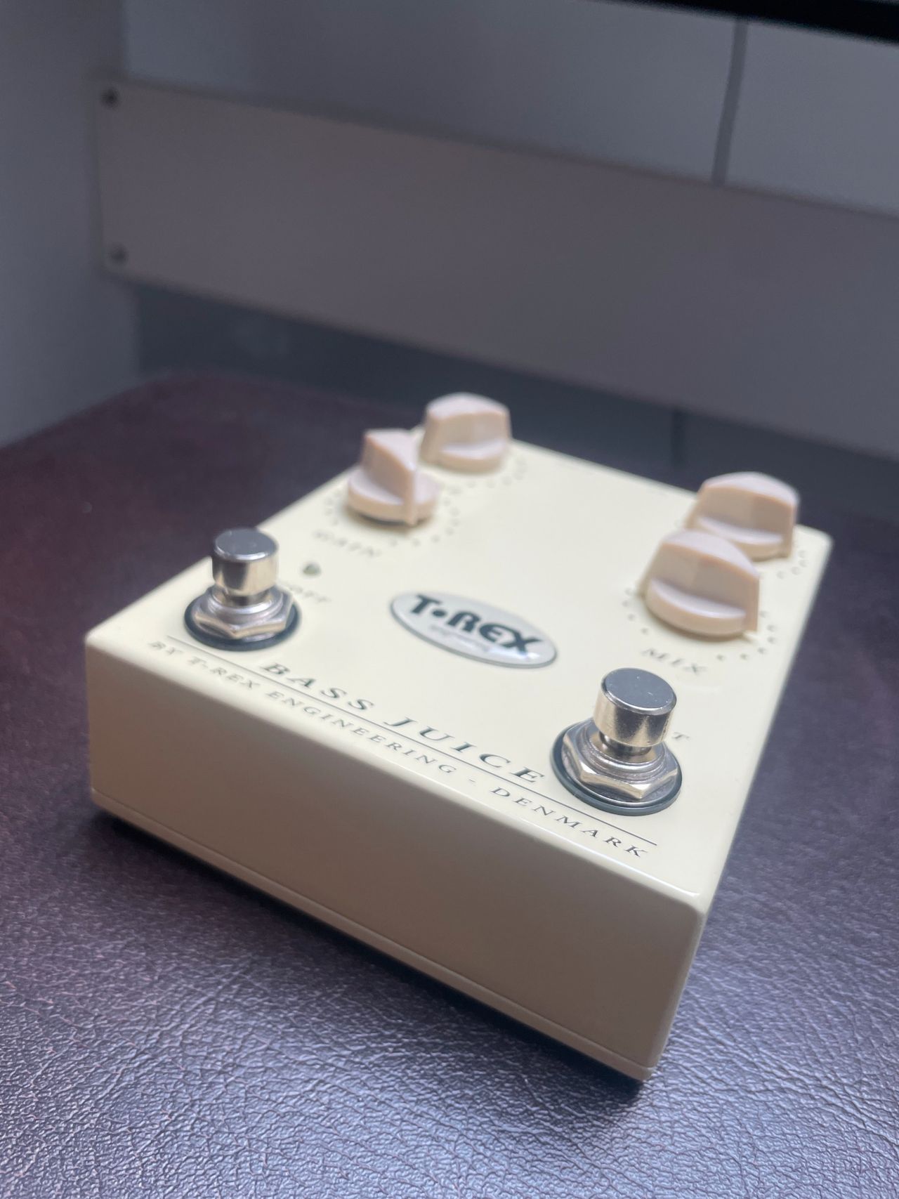 T-Rex Bass Juice – Analog bass distortion m/ eske – 1 000 kr