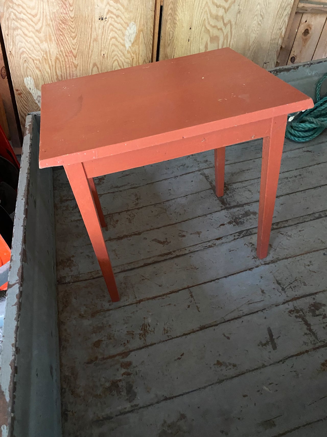 Rød Trebord Enkel Design | FINN-torget