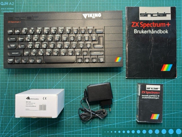 Strøken ZX Spectrum+ med ny strømforsyning og ny tastaturmembran | FINN ...