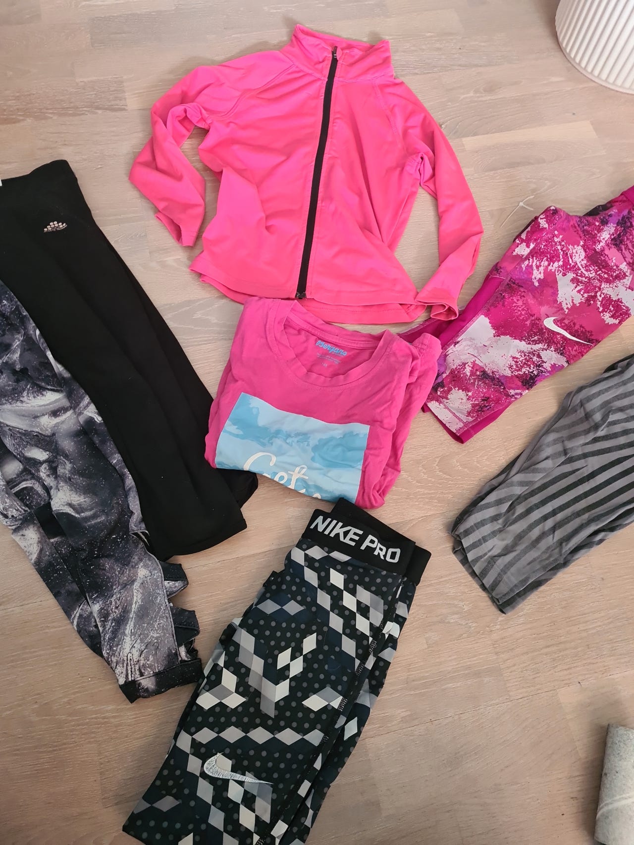 Pakke med treningsklær str 122/128 | FINN-torget