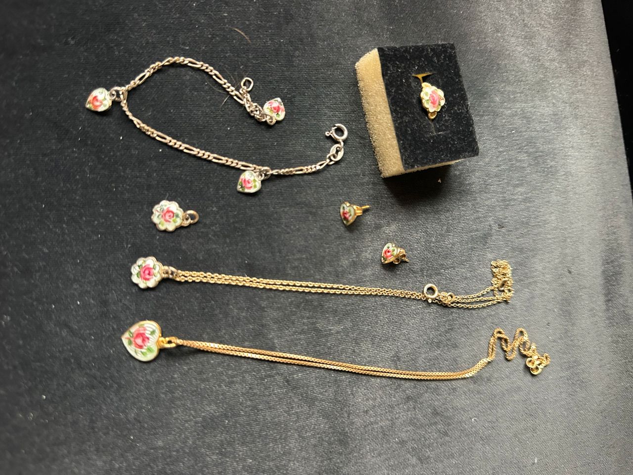 Sølv og emalje rose øredobber , hjerte anheng , blomst anheng, ring , armbånd