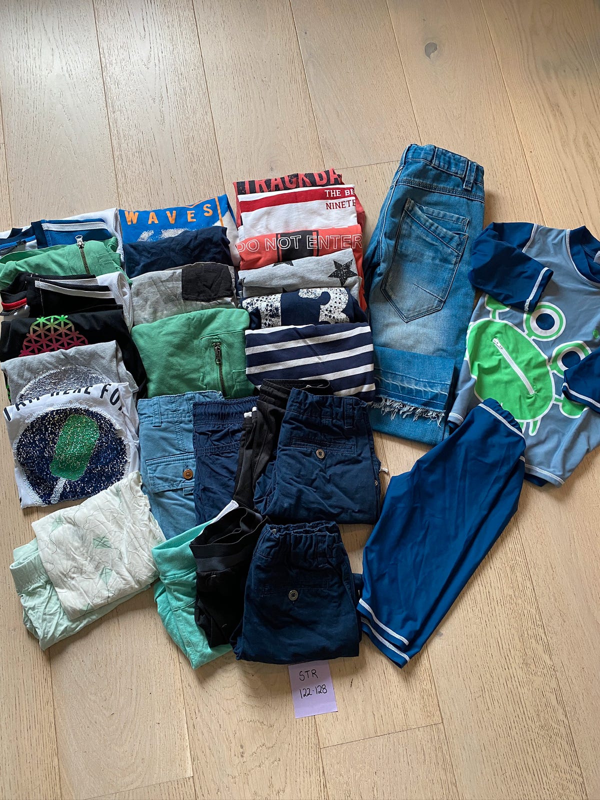 Klespakke til gutt str 122/128 - mye sommerklær | FINN-torget