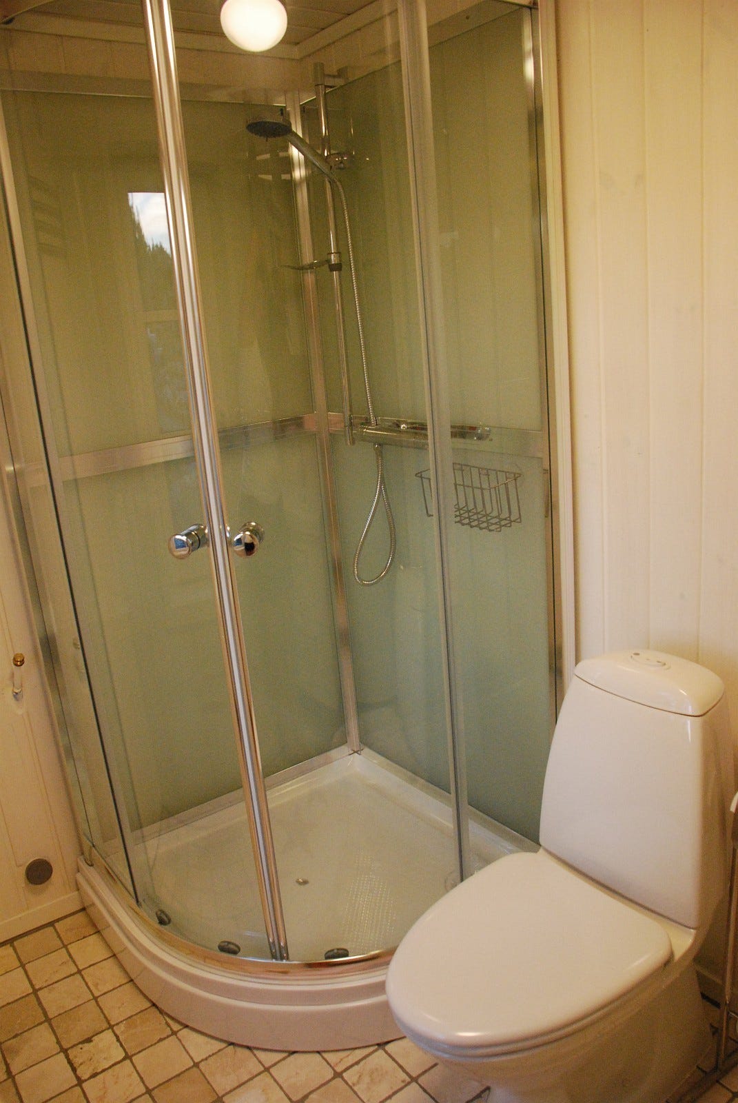 Toalett og dusjkabinett Galleribilde