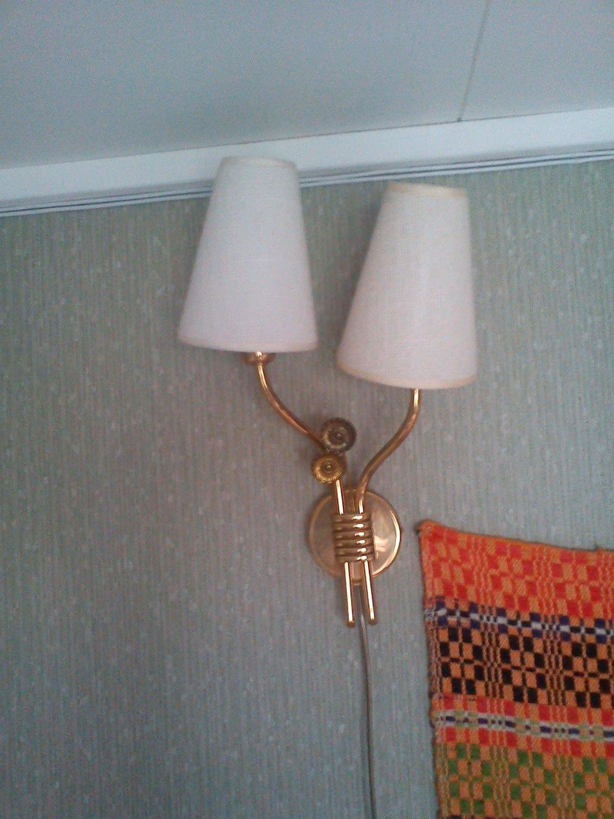 Retro vegglampe Kjøpe, selge og utveksle annonser finn den Retro lampett i teak med plastskjermer Epla