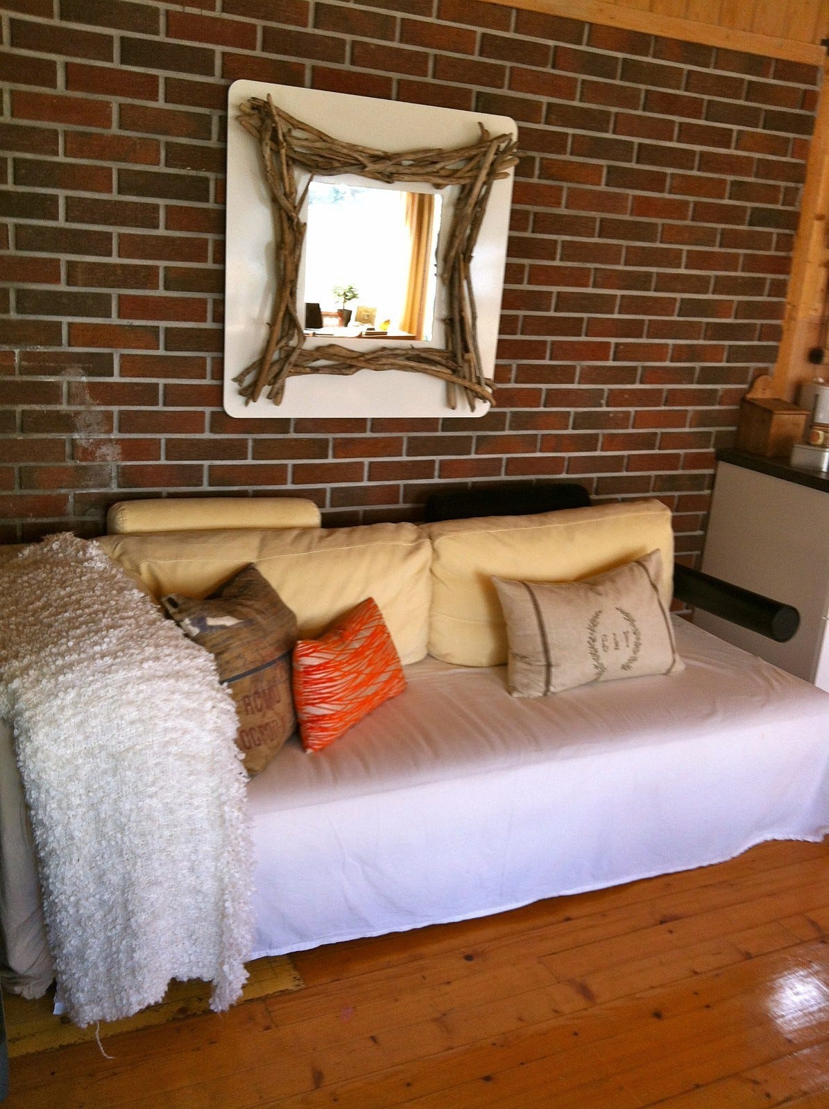 Stuen - med den andre av de to store sofaene. Sms 92200182 Galleribilde