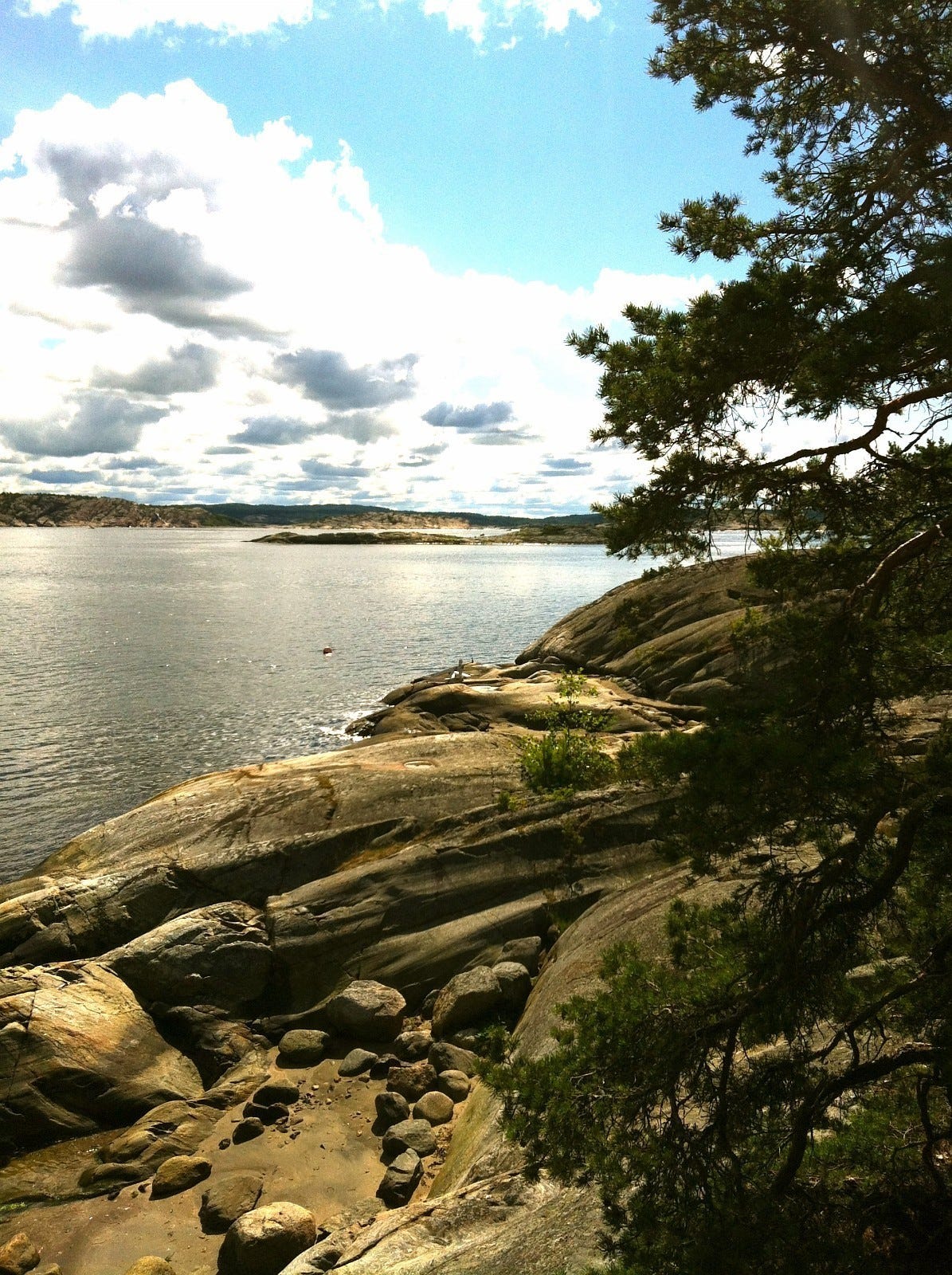 Svaberg 50 m fra hytten. Sms 92200182 Galleribilde