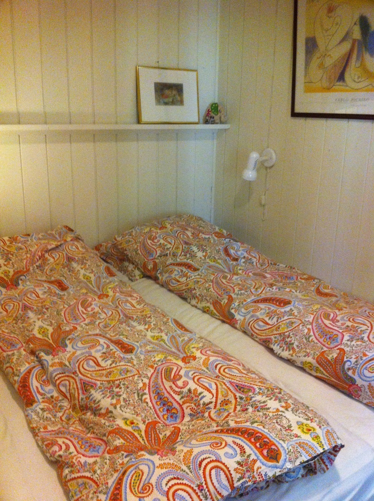 Soverom med dobbeltseng. Galleribilde