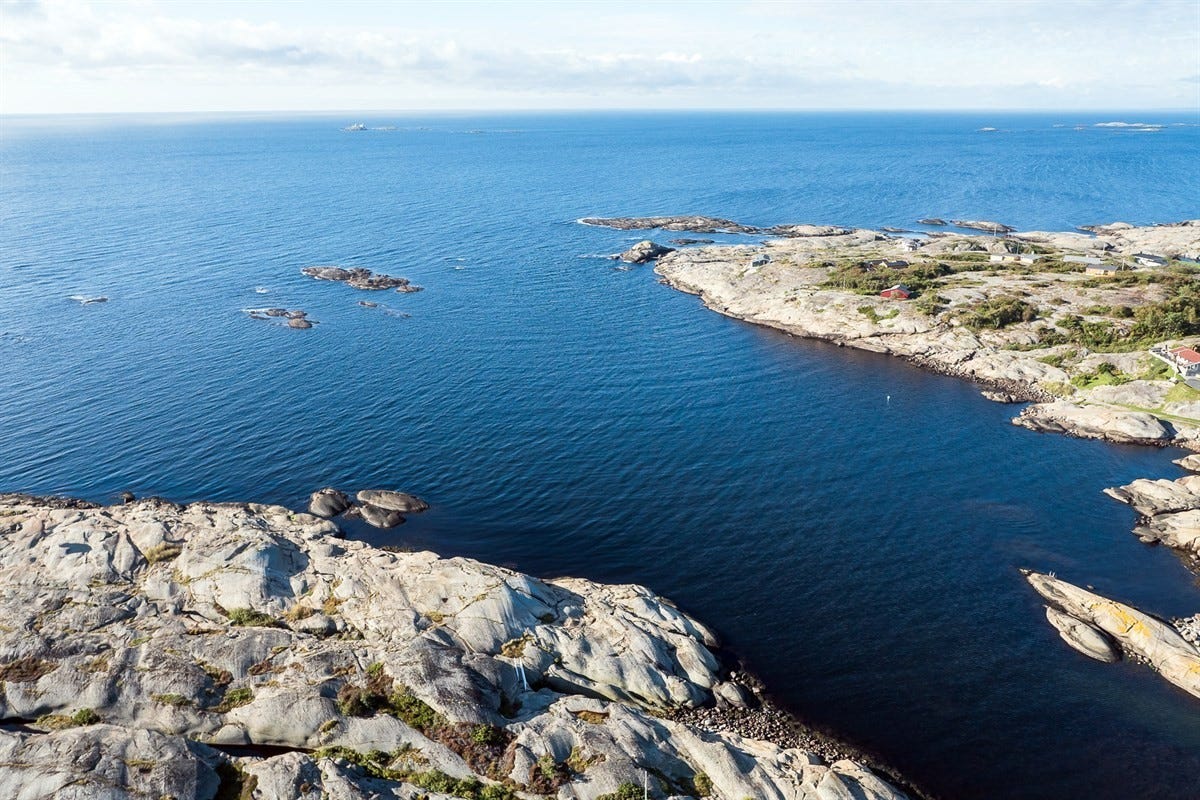 Flotte svaberg i umiddelbar nærhet. Galleribilde