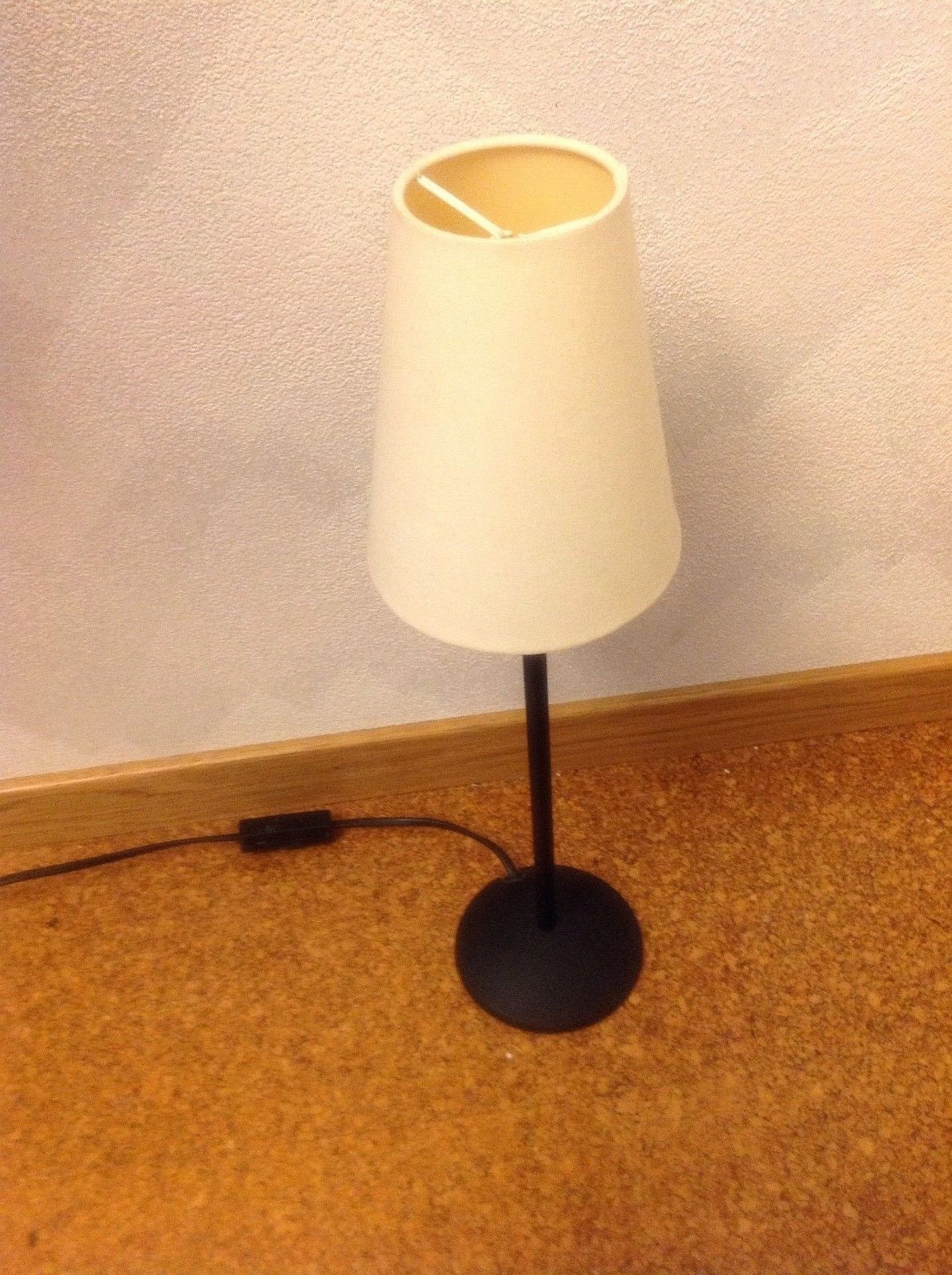 Fin liten lampe m skjerm. Ca. 42 cm. | FINN.no Liten lampe til vindunattbord | FINN.no