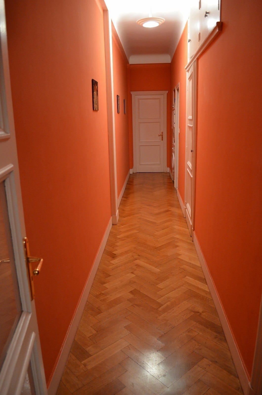 Gang inn til 2 soverom, her er også vaskemaskin/tørketrommel. Galleribilde