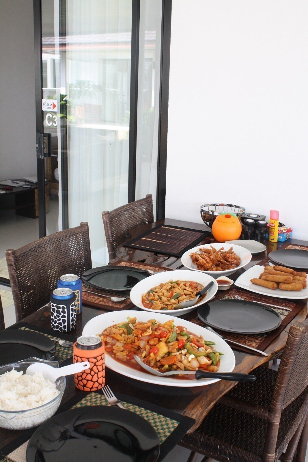 Ovi og Win kokkelerer for gjestene Galleribilde