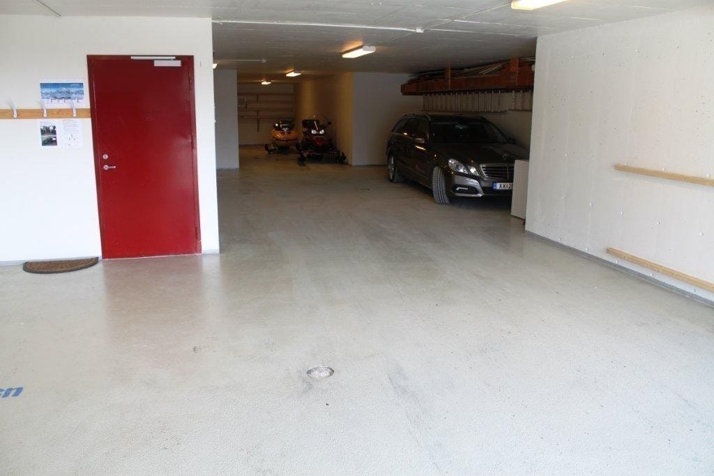 Romslig parkeringskjeller Galleribilde