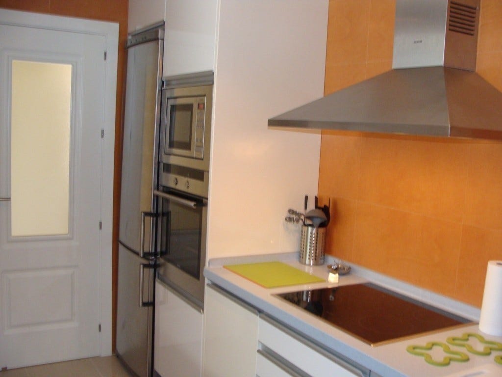 Kjøkken mot gang. Galleribilde