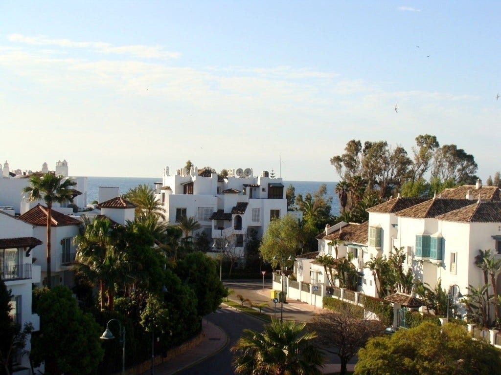 Utsikt fra en av balkongene mot stranden Galleribilde