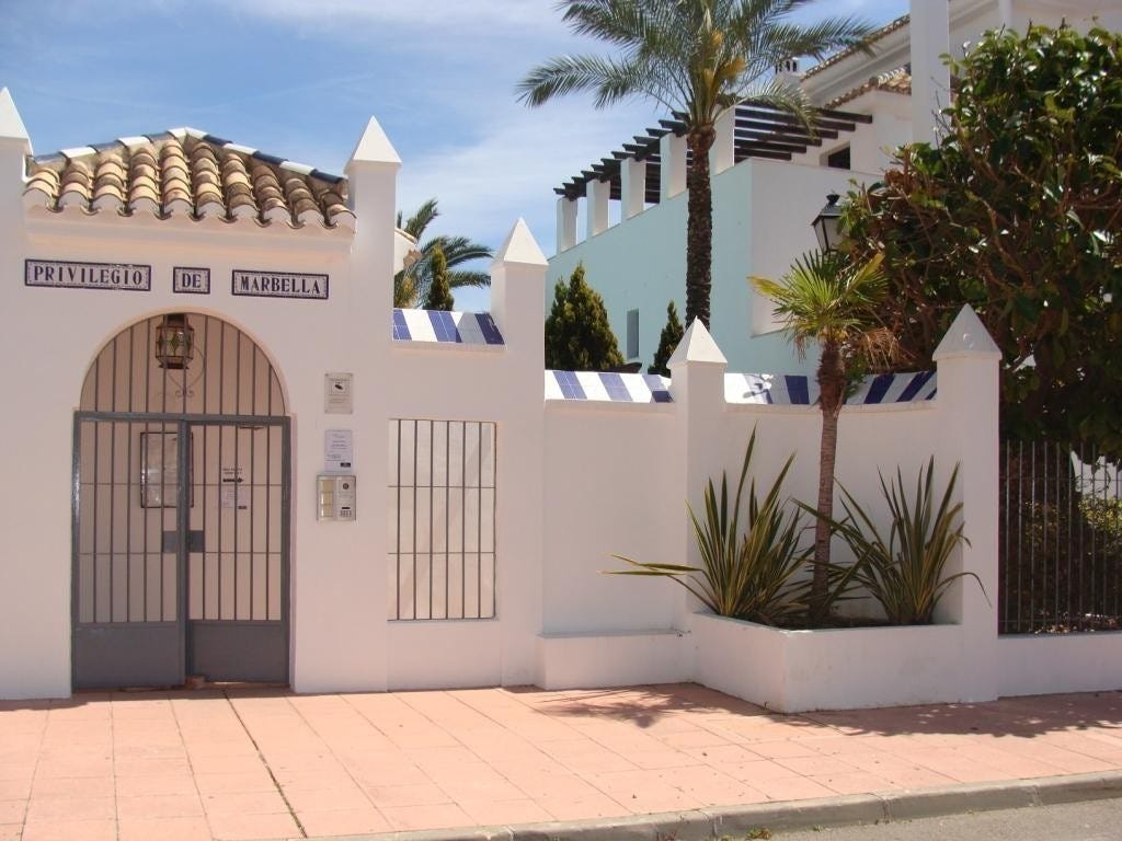 Velkommen til Privilegio de Marbella. (Inngangsparti) Galleribilde