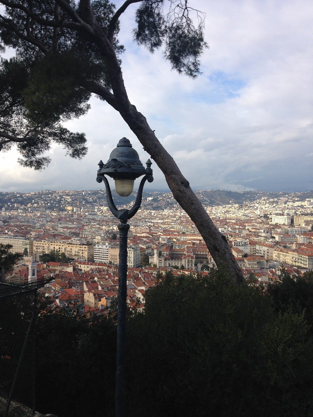 Utsikt fra Le Chateau - Slottsparken Galleribilde