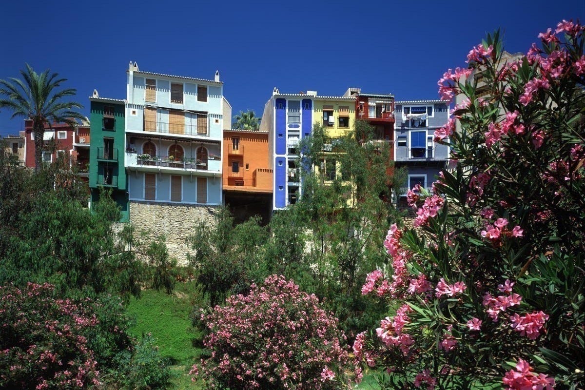 Fra byen Villajoyosa Galleribilde