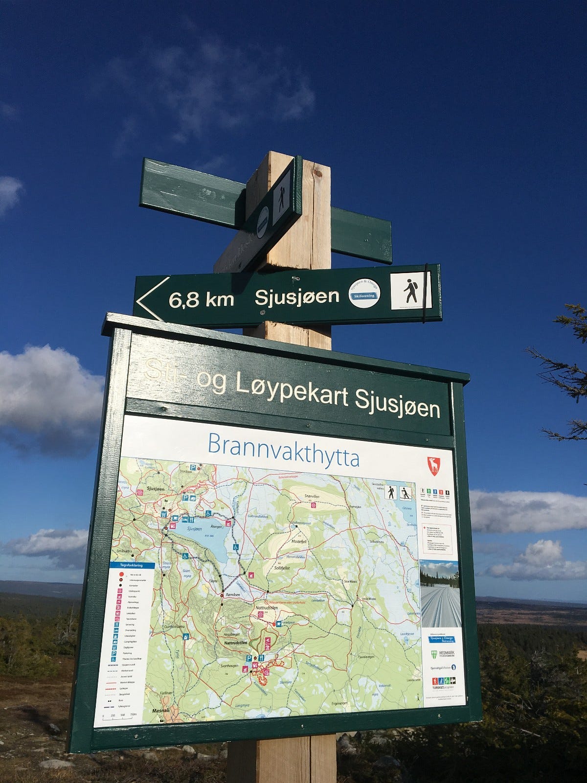 Det er knappe 2 km til Brannhytta som er et fantastisk turmål. Midt i smørøyet Galleribilde