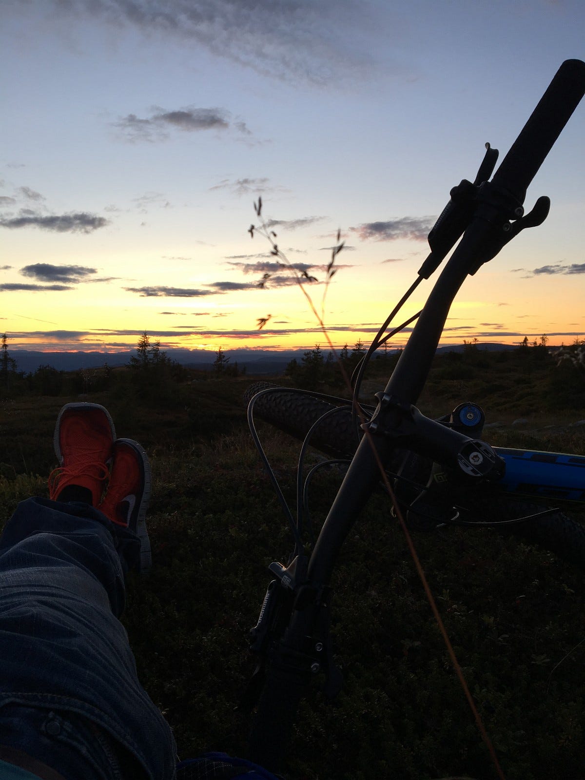 Kort sykkeltur til toppen sv Rømåsen og magiske solnedganger Galleribilde