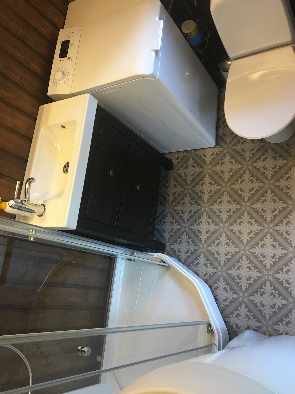 Nytt gulv og nymalte overflater Galleribilde