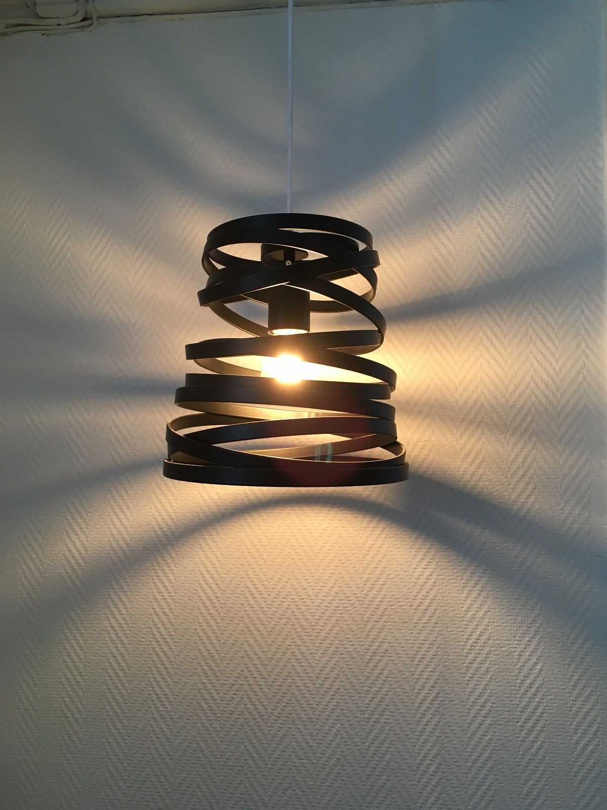 Lampefeber; 1 stk Curl my light pendel designerlampe | FINN.no Lampefeber; 1 stk Curl my light pendel designerlampe | FINN.no