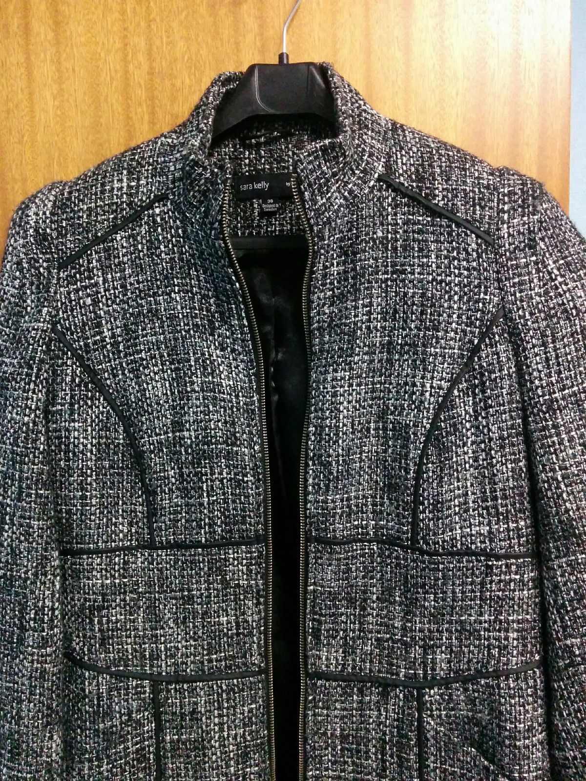 Kåpesid jakke Sara Kelly kr. 590, akt | FINN.no Sara kelly jakke | FINN.no