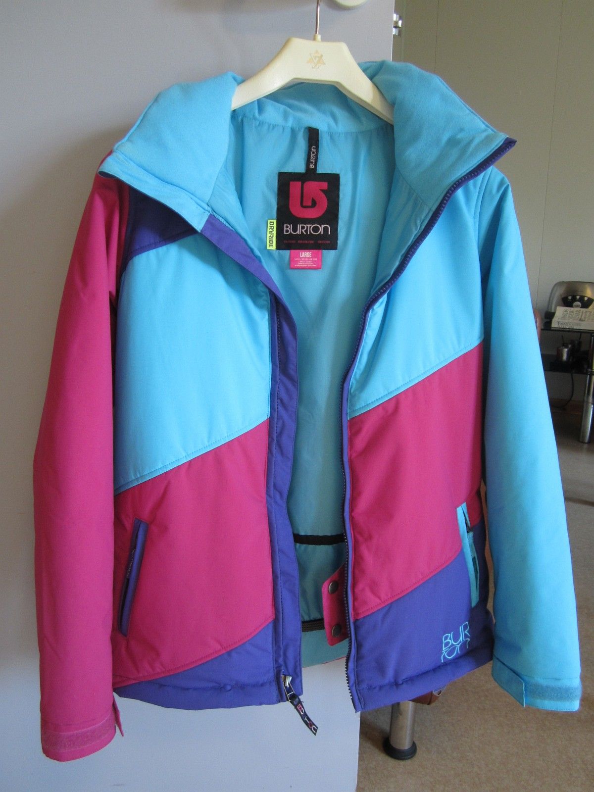 Burton skisnowboard jakke til dame S eller junior L | FINN.no Burton Ski Snowboard Jakke str L hvit | FINN.no