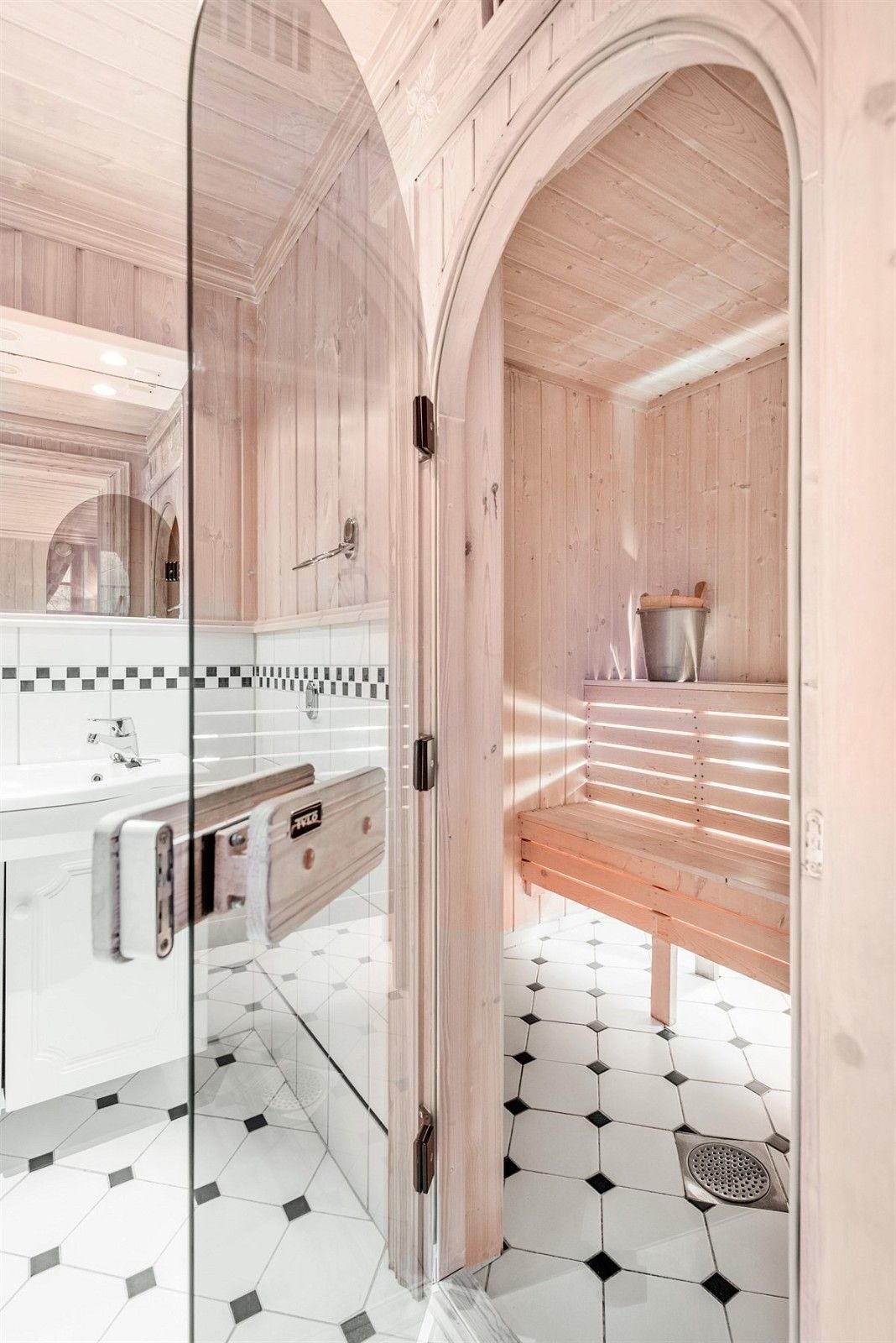 Inngang til badstue fra bad 4 Galleribilde