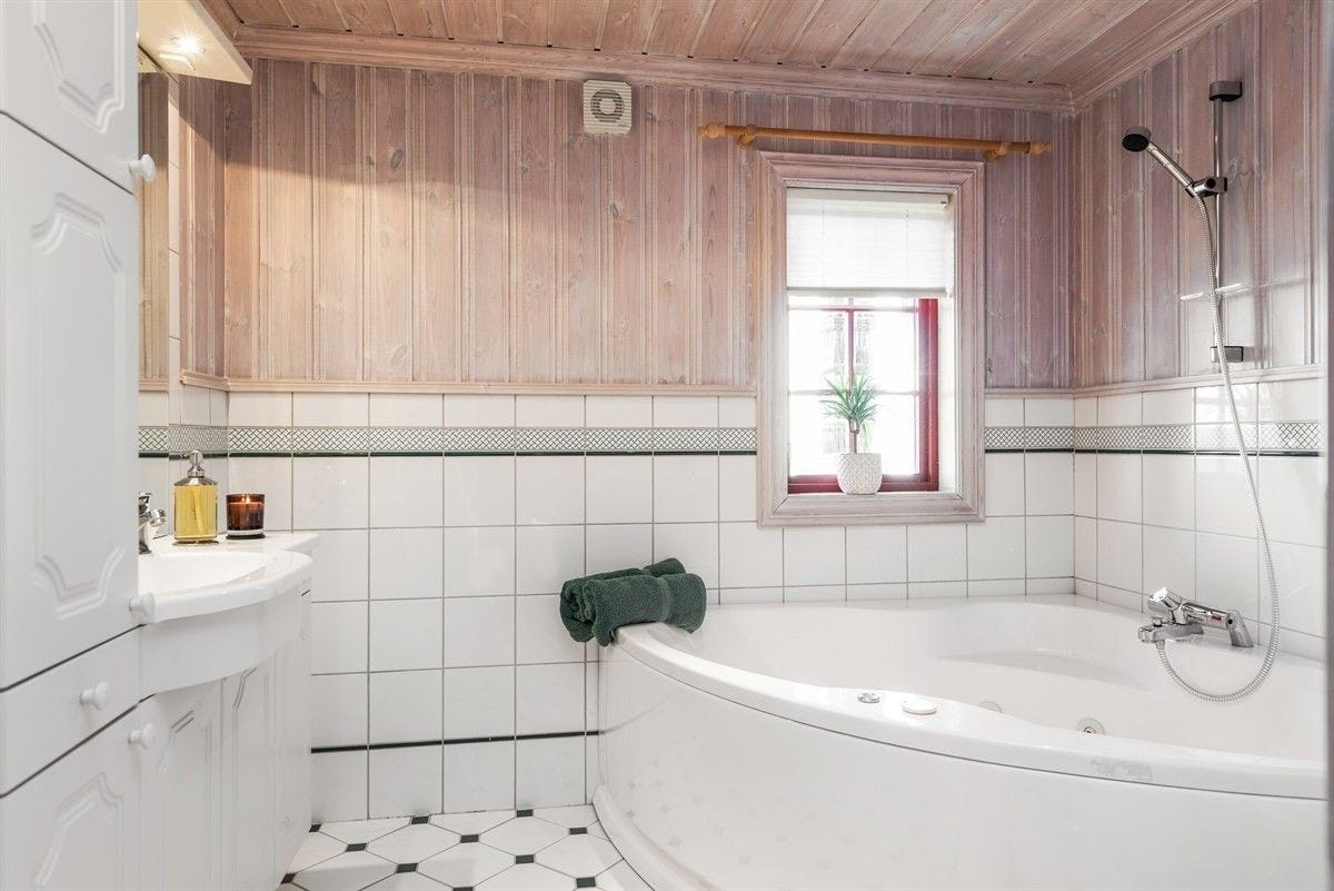 Bad 1 med boblebad Galleribilde