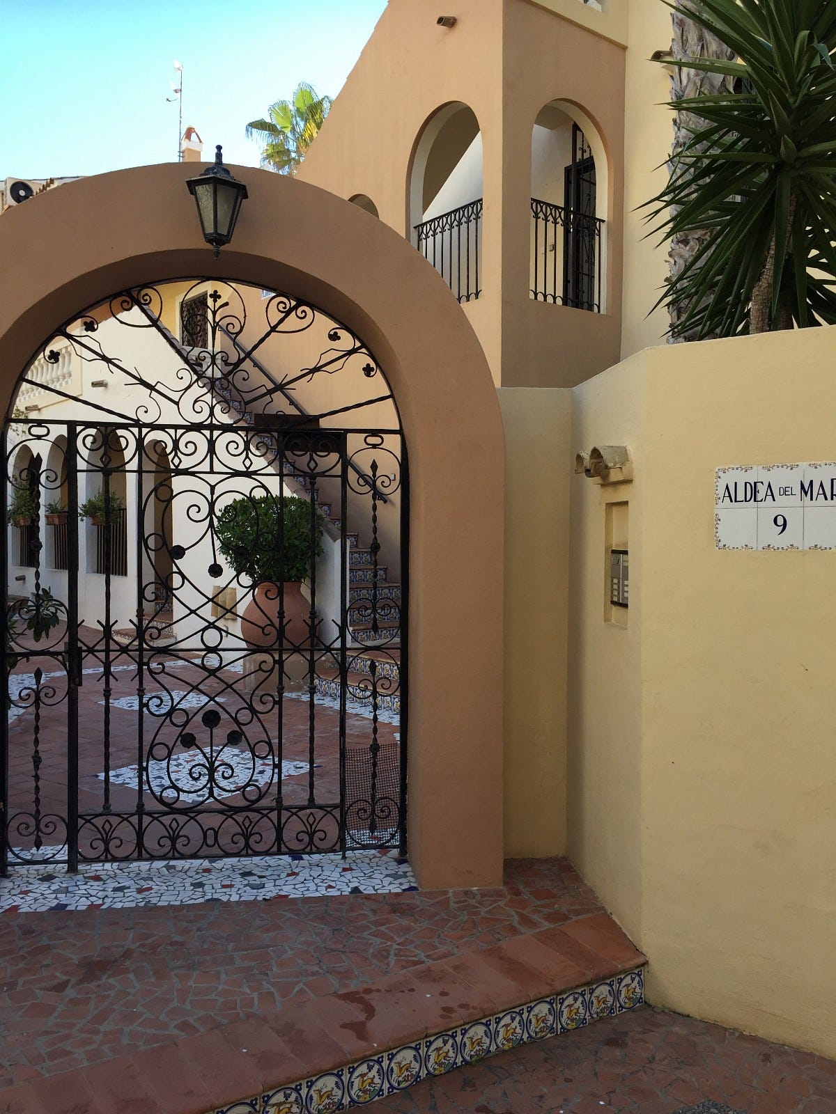 Koselig inngang til leiligheten inne i Aldea del Mar 😊🌴 Galleribilde