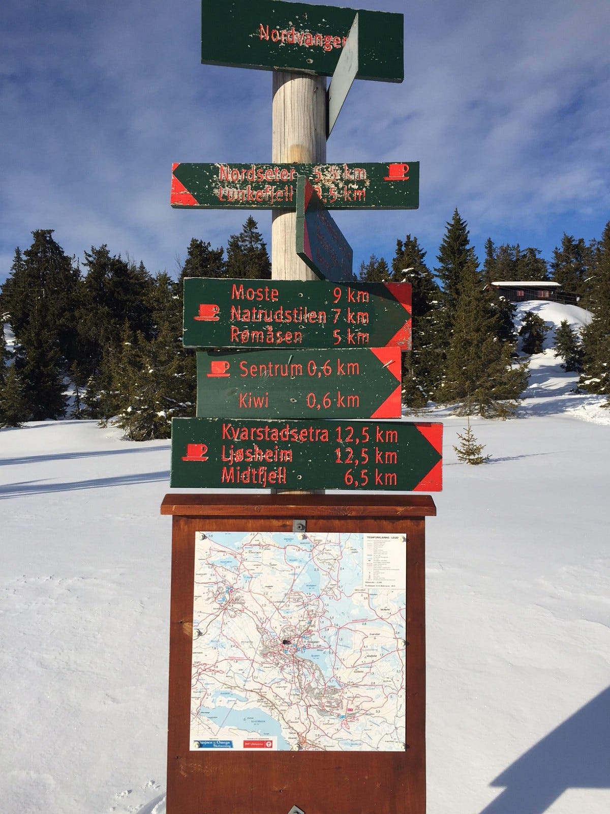 Et skikryss i nærheten Galleribilde