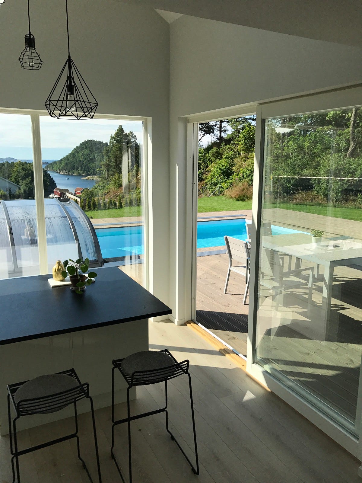 Skyvedør til terrassen. Perfekt for frokosten! Havutsikt. Galleribilde