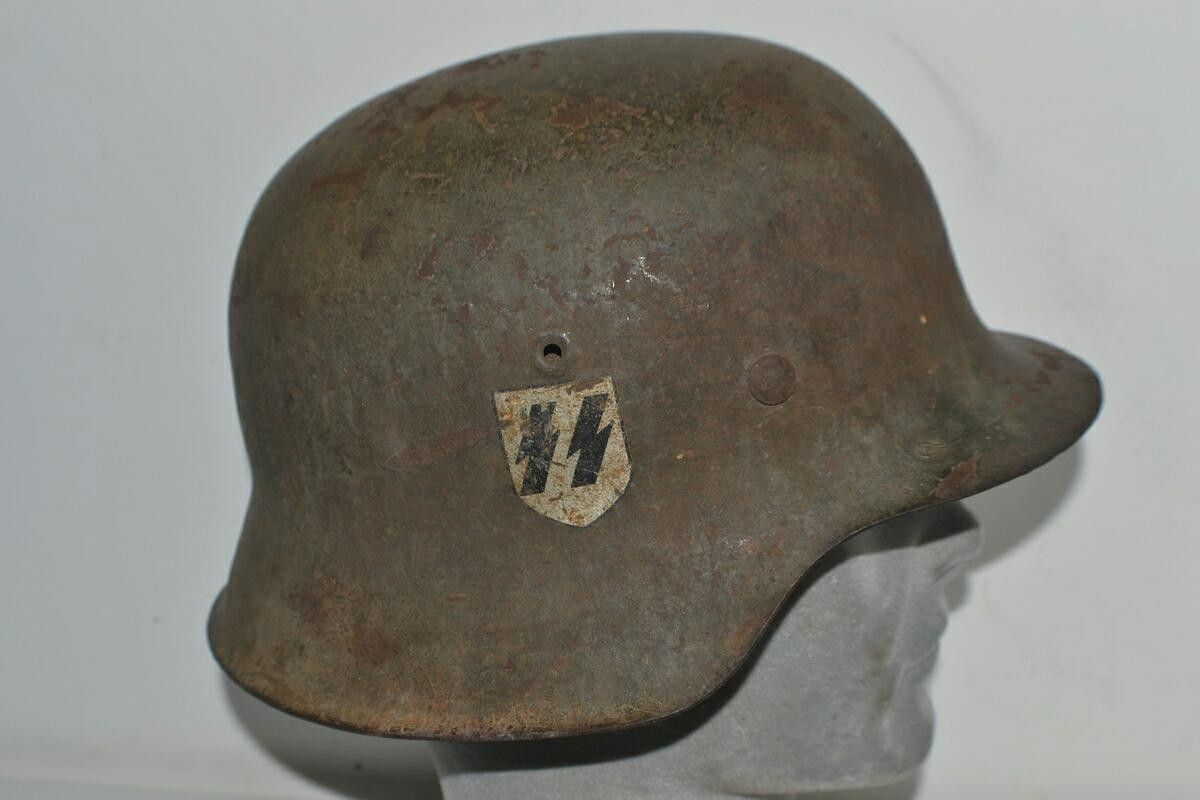 Сс 35. Stahlhelm m35 SS. Stahlhelm m42 СС. Штальхельм шлем средневековый. Штальхельм м 35 камуфляж.
