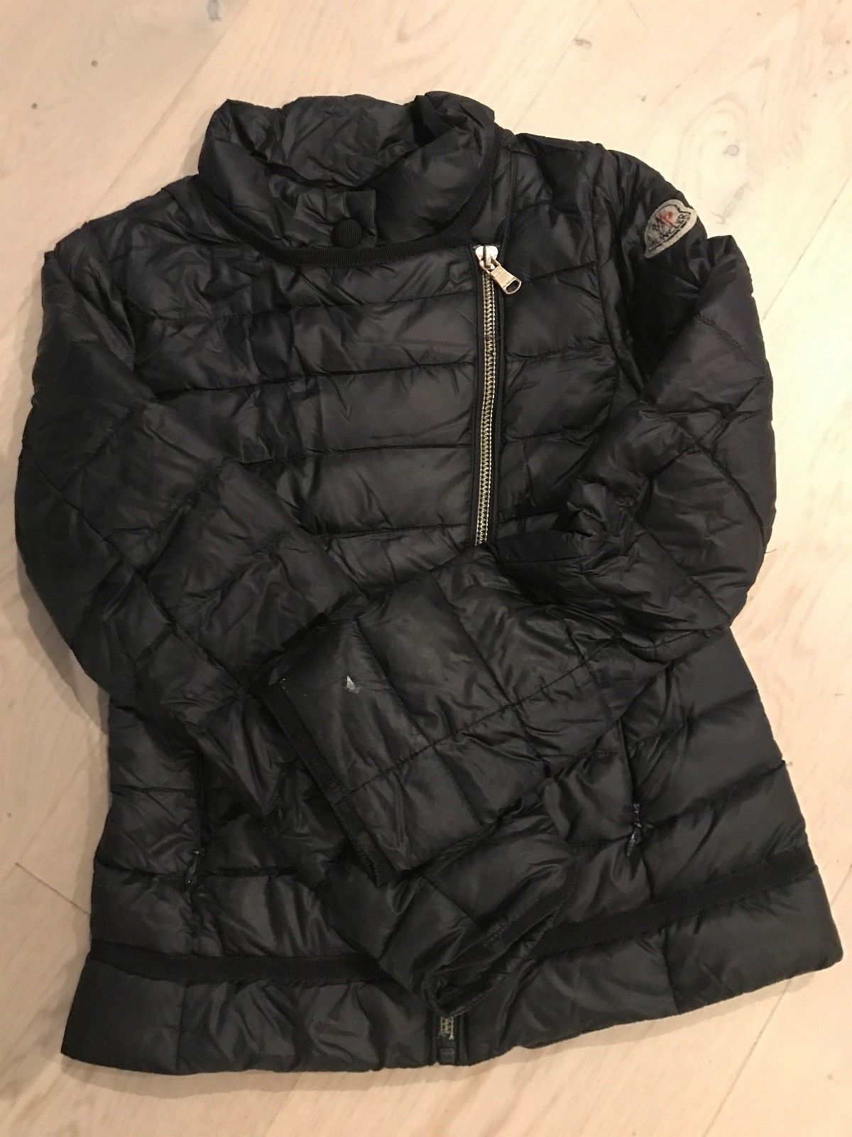 Pen Moncler tynn dunjakke dame | FINN.no Pen Moncler tynn dunjakke dame | FINN.no
