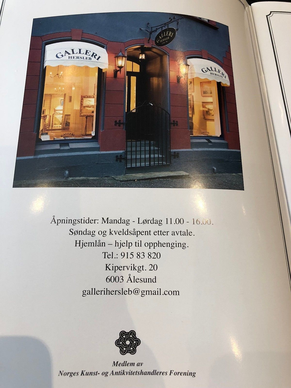 Vi kjøper dine malerier eller finner en kjøper for deg | FINN.no Kjøper dine sko | FINN.no