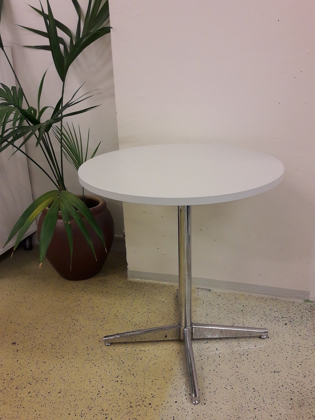 Rundt bord | FINN.no Små runde bord Ø60 | FINN.no