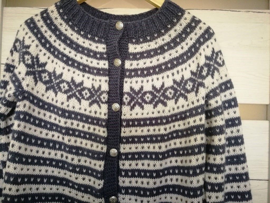 Fana kofte (SM) Mørk denim | FINN.no Fana genser (M) mørk gråhvit | hjemmestrikk