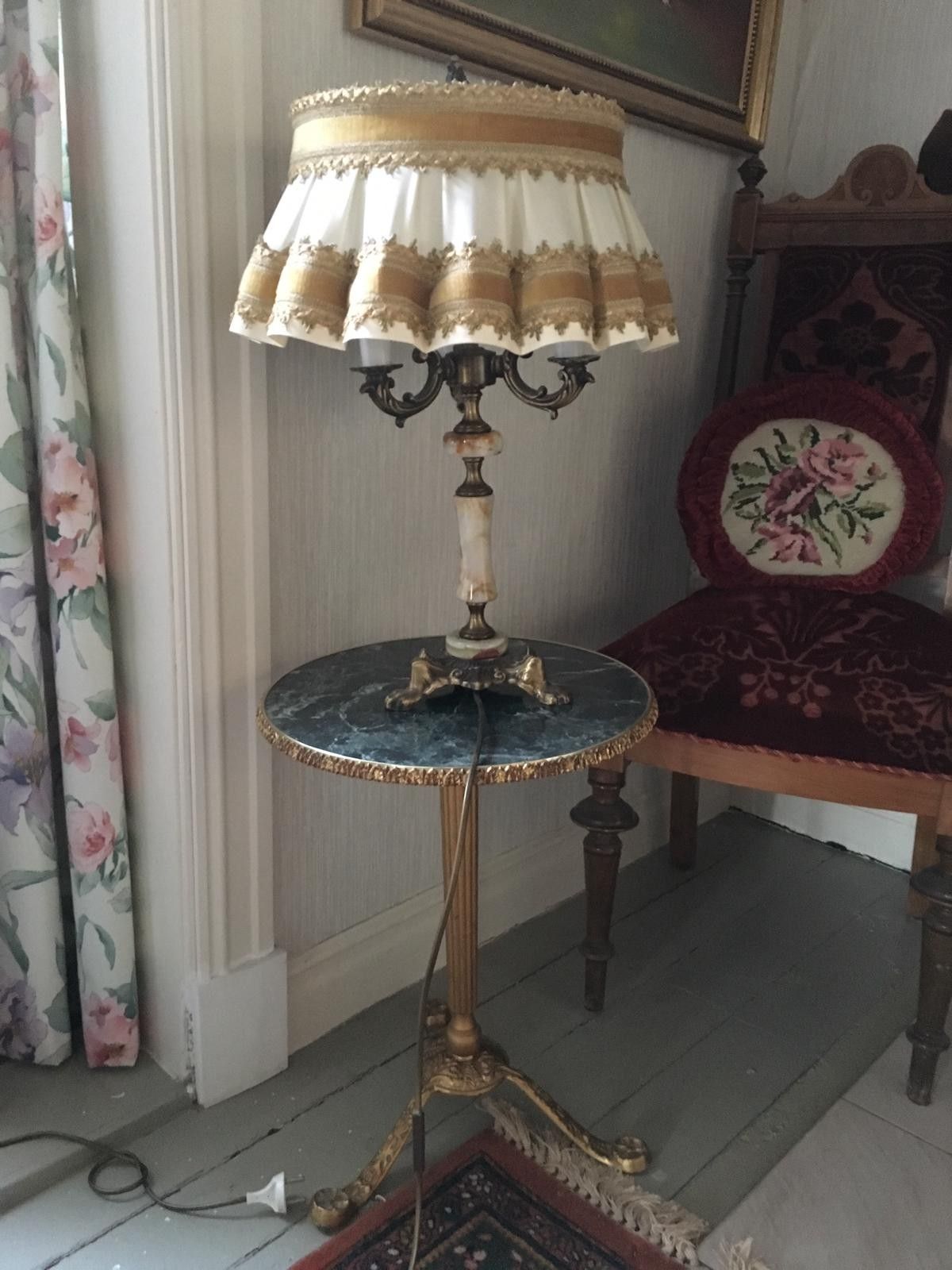 Retro bordlampe med fot i marmor og messing med flott skjerm Retro messing lampe | FINN.no