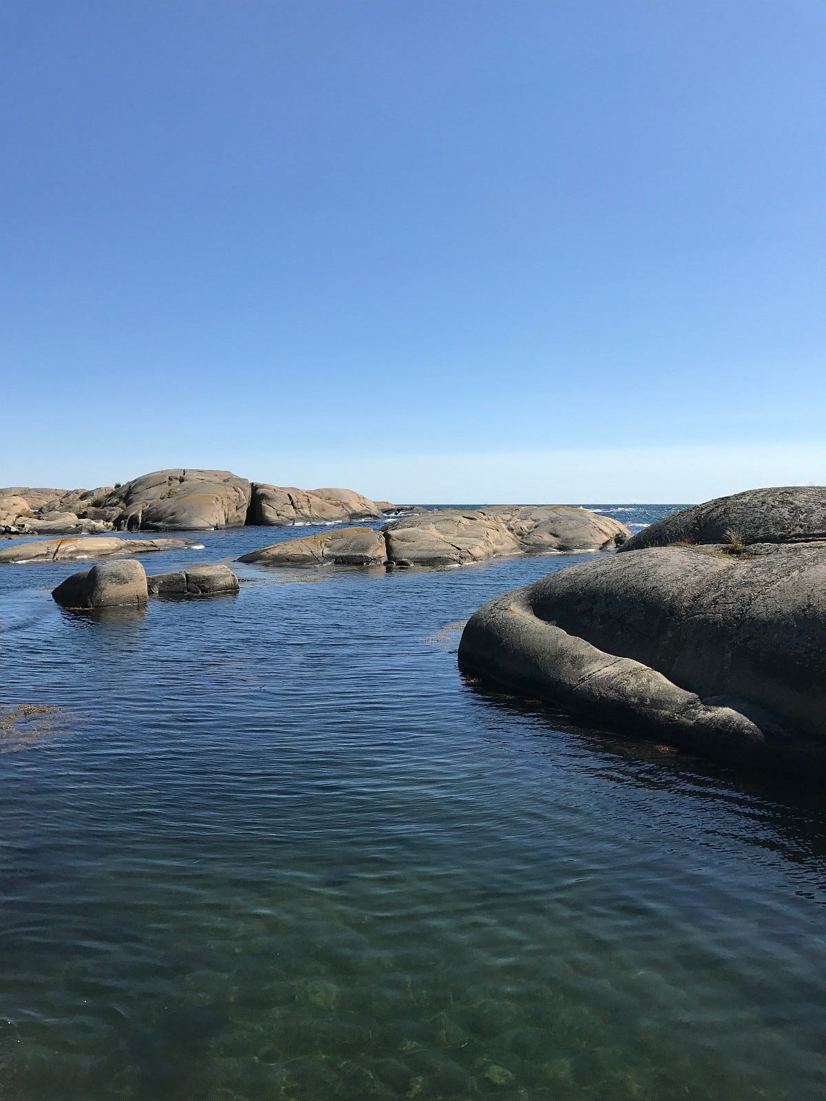 Mange koselige plasser på svabergene nedenfor hytta. Galleribilde