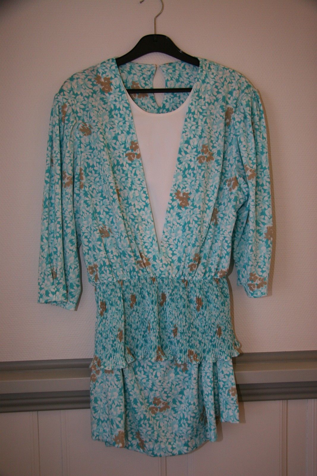 17mai kjole Klassisk, vintage kjole 70 tallet RETRO | FINN.no 17mai kjole Klassisk, vintage kjole 70 tallet RETRO | FINN.no