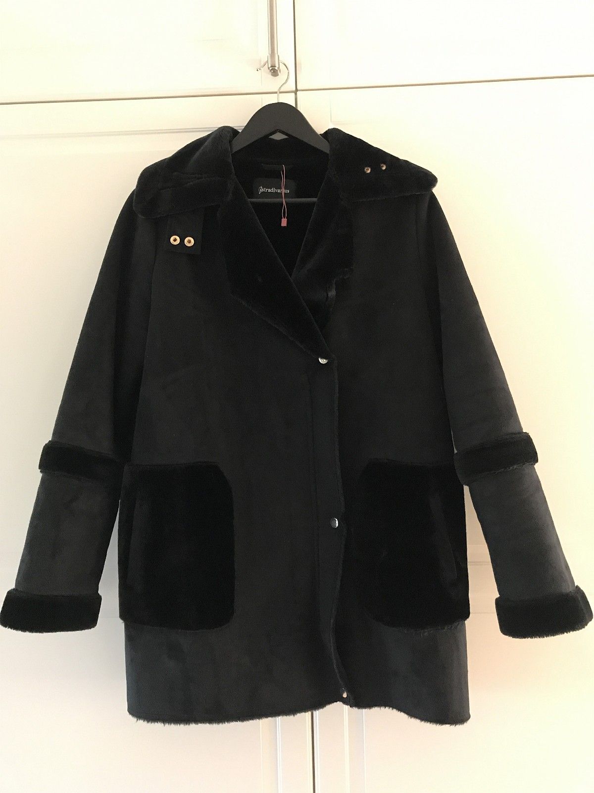 Jakke fra Stradivarius i faux fur str L | FINN.no Stradivarius jakke | FINN.no