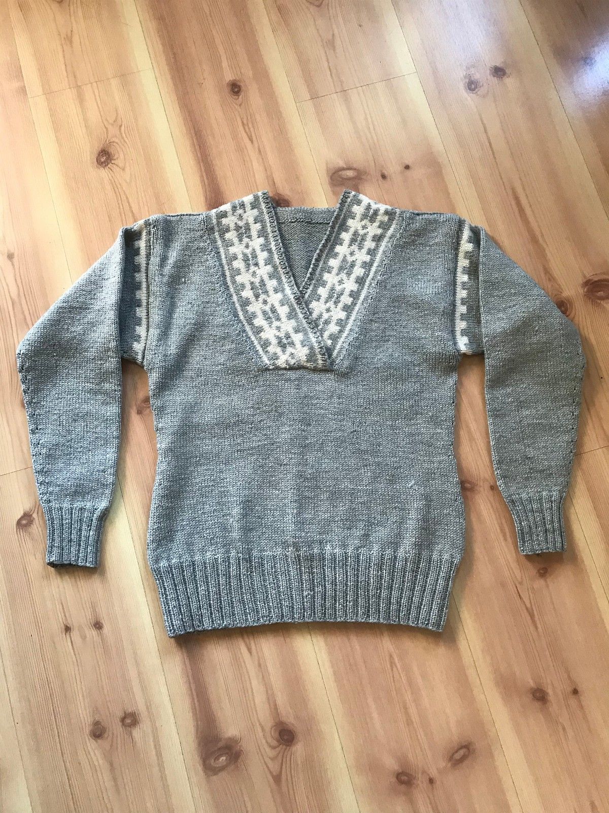 Strikket Genser Med Skjerf